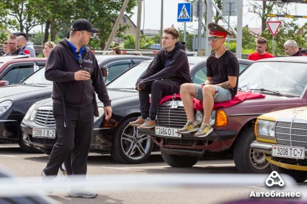 «Нет года выпуска, есть состояние». В Беларуси владельцы старых Mercedes собрались на большую встречу «Нет года выпуска, есть состояние». В Беларуси владельцы старых Mercedes собрались на большую встречу