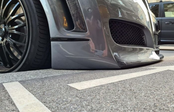 За момент до трагедии: на фото показали случаи невероятного везения За момент до трагедии: на фото показали случаи невероятного везения