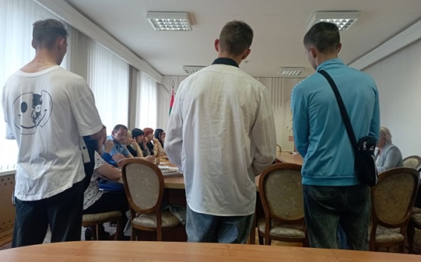 В Барановичах нашли виновных в погроме в городском парке В Барановичах нашли виновных в погроме в городском парке