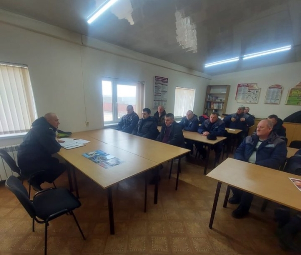 И такое бывает. Прямо на работе мужчину лишили прав на 5 лет и выписали штраф на 7400 рублей И такое бывает. Прямо на работе мужчину лишили прав на 5 лет и выписали штраф на 7400 рублей