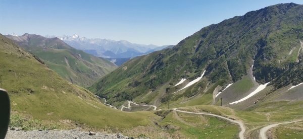 «Вдоль дороги — венки и памятники». Белорус в одиночку отправился в горы Грузии, где даже страховка не действует «Вдоль дороги — венки и памятники». Белорус в одиночку отправился в горы Грузии, где даже страховка не действует