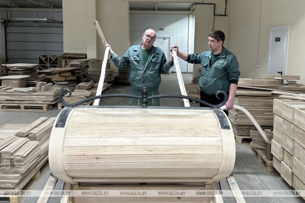 Как пинские мастера изготовили эксклюзивный подарок Президенту Как пинские мастера изготовили эксклюзивный подарок Президенту