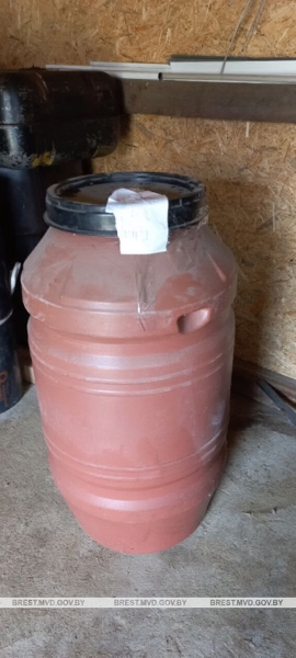 Больше 300 литров «сэкономленного» дизтоплива нашли у водителя в Кобринском районе Больше 300 литров «сэкономленного» дизтоплива нашли у водителя в Кобринском районе