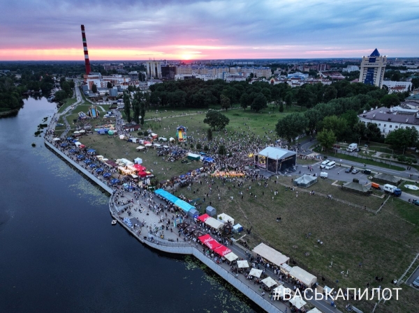 Праздник к 45-летию Ленинского района. Смотрите, как сегодня гулял Брест Праздник к 45-летию Ленинского района. Смотрите, как сегодня гулял Брест