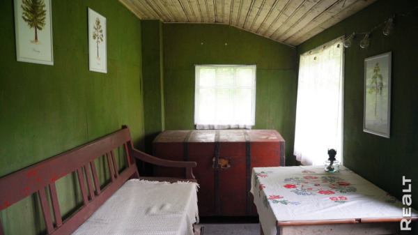 «Первое время спала в обнимку с кочергой». Белоруска сберегла столетний семейный дом — и не жалеет «Первое время спала в обнимку с кочергой». Белоруска сберегла столетний семейный дом — и не жалеет