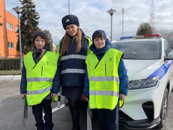 В Бресте дети останавливали водителей и проверяли документы В Бресте дети останавливали водителей и проверяли документы