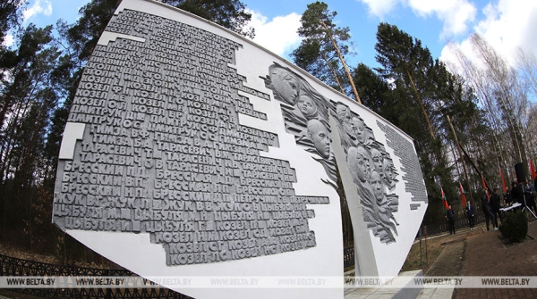 Трагедию деревни Лески 80-летней давности почтили в Каменецком районе Трагедию деревни Лески 80-летней давности почтили в Каменецком районе