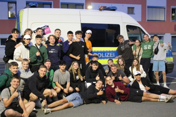 В Германии белорус вез выпускников в опасном для здоровья автобусе В Германии белорус вез выпускников в опасном для здоровья автобусе