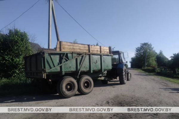 Тракторист не уступил дорогу молодой девушке на мотоцикле. Подробности ДТП в Брестской области Тракторист не уступил дорогу молодой девушке на мотоцикле. Подробности ДТП в Брестской области