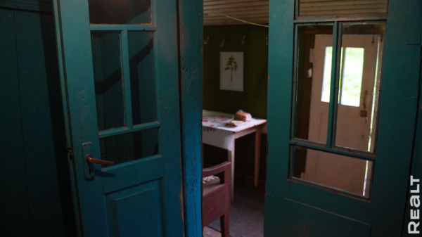 «Первое время спала в обнимку с кочергой». Белоруска сберегла столетний семейный дом — и не жалеет «Первое время спала в обнимку с кочергой». Белоруска сберегла столетний семейный дом — и не жалеет