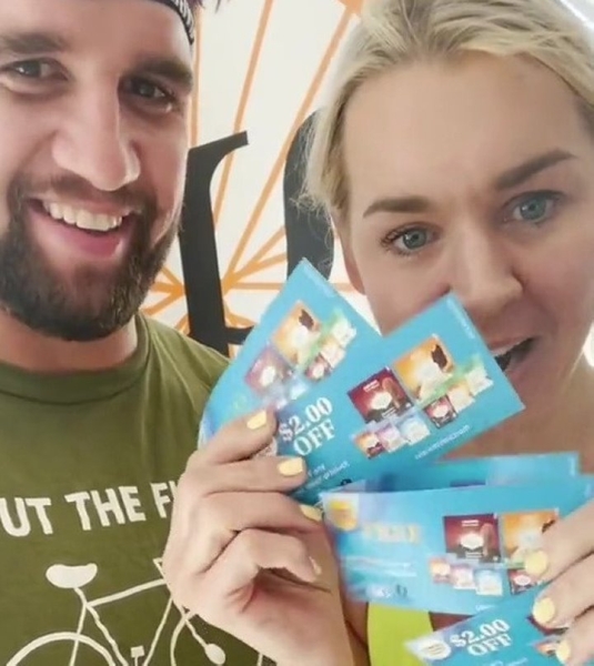 Парень позвал на свадьбу 300 незнакомых миллионеров. Многие прислали подарки Парень позвал на свадьбу 300 незнакомых миллионеров. Многие прислали подарки