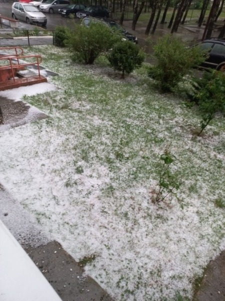 В Барановичах выпал град В Барановичах выпал град