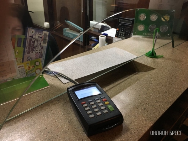 Крупнейший банк страны снова снижает ставки по ряду кредитов