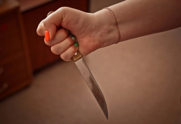 Во время ссоры женщина из агрогородка Мухавец ударила пьяного сожителя ножом Во время ссоры женщина из агрогородка Мухавец ударила пьяного сожителя ножом