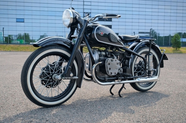 «Урал М-72», на который потратили $4 700. Белорус вдохнул жизнь в 68-летний советский байк «Урал М-72», на который потратили $4 700. Белорус вдохнул жизнь в 68-летний советский байк