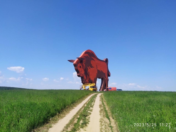 У огромного зубра на трассе М1 теперь светятся глаза У огромного зубра на трассе М1 теперь светятся глаза