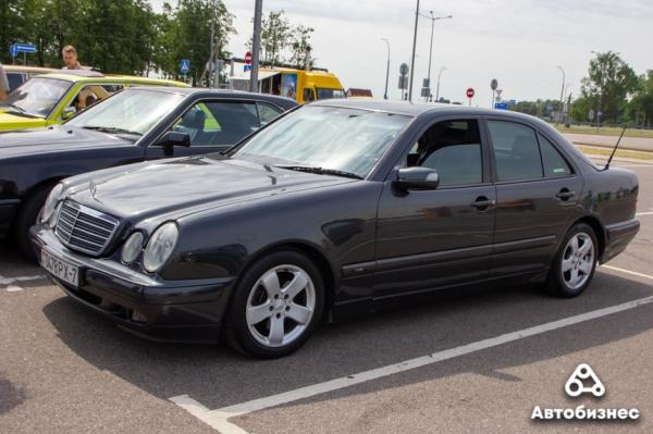 «Нет года выпуска, есть состояние». В Беларуси владельцы старых Mercedes собрались на большую встречу «Нет года выпуска, есть состояние». В Беларуси владельцы старых Mercedes собрались на большую встречу
