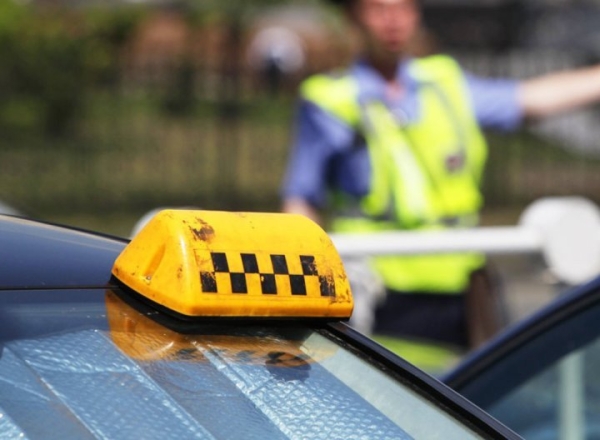 Владелец службы такси искусственно раздробил бизнес и недоплатил свыше 185 тысяч рублей налогов Владелец службы такси искусственно раздробил бизнес и недоплатил свыше 185 тысяч рублей налогов