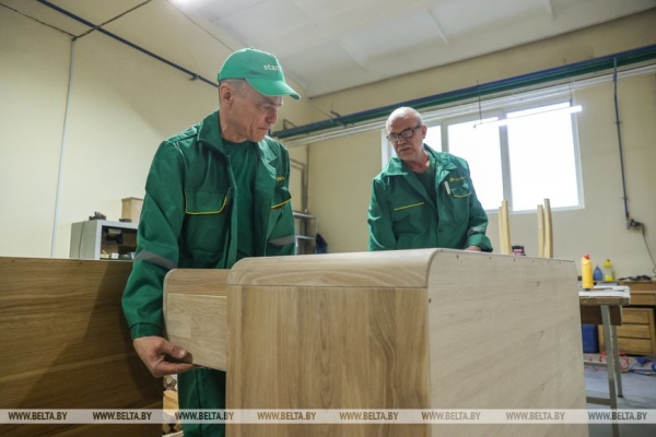 Как пинские мастера изготовили эксклюзивный подарок Президенту Как пинские мастера изготовили эксклюзивный подарок Президенту