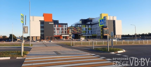 Сочными красками заиграл новый район близ медицинского комплекса в брестском «Заречье»