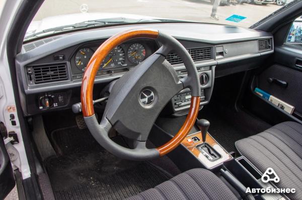 «Нет года выпуска, есть состояние». В Беларуси владельцы старых Mercedes собрались на большую встречу «Нет года выпуска, есть состояние». В Беларуси владельцы старых Mercedes собрались на большую встречу