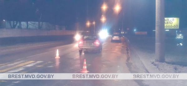 В Бресте 24-летний водитель Ford сбил человека В Бресте 24-летний водитель Ford сбил человека