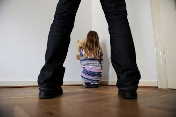 В Беларуси мужчина надругался над девятилетней девочкой В Беларуси мужчина надругался над девятилетней девочкой