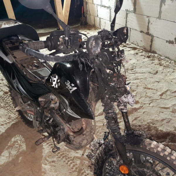 В Пинском районе горел мотоцикл