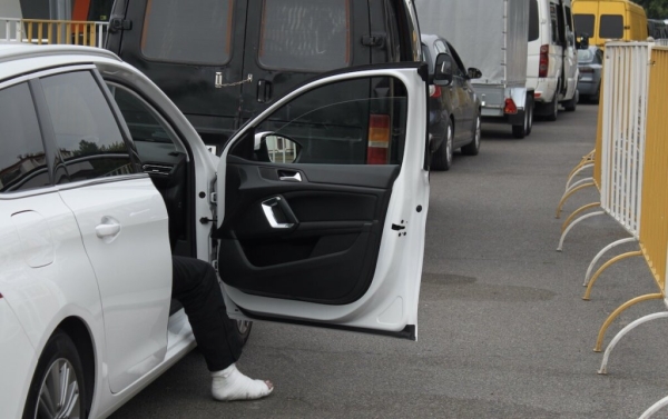 «Одни по 20 часов стоят, другие за ночь $500 делают». Репортаж из пункта пропуска «Брест — Тересполь» «Одни по 20 часов стоят, другие за ночь $500 делают». Репортаж из пункта пропуска «Брест — Тересполь»