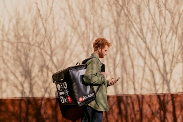 Лучше всего в пятницу: студент о том, сколько зарабатывает в Яндекс Доставке Лучше всего в пятницу: студент о том, сколько зарабатывает в Яндекс Доставке