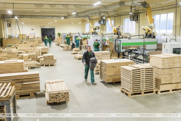 Как пинские мастера изготовили эксклюзивный подарок Президенту Как пинские мастера изготовили эксклюзивный подарок Президенту