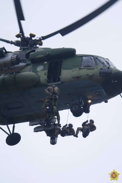 Элементы беспарашютного десантирования отработали на полигоне под Брестом Элементы беспарашютного десантирования отработали на полигоне под Брестом