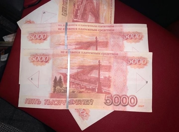 Белорус хотел обменять 10 миллионов российских рублей на доллары. Кассир взяла деньги и исчезла Белорус хотел обменять 10 миллионов российских рублей на доллары. Кассир взяла деньги и исчезла