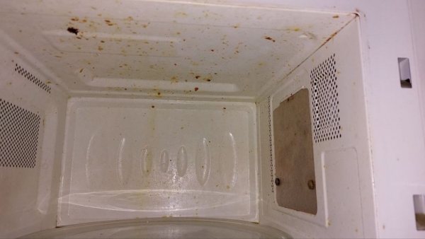 «Дала 15 рублей на пакеты для мусора и ершик». Парень снял «чистую и аккуратную» квартиру на сутки «Дала 15 рублей на пакеты для мусора и ершик». Парень снял «чистую и аккуратную» квартиру на сутки