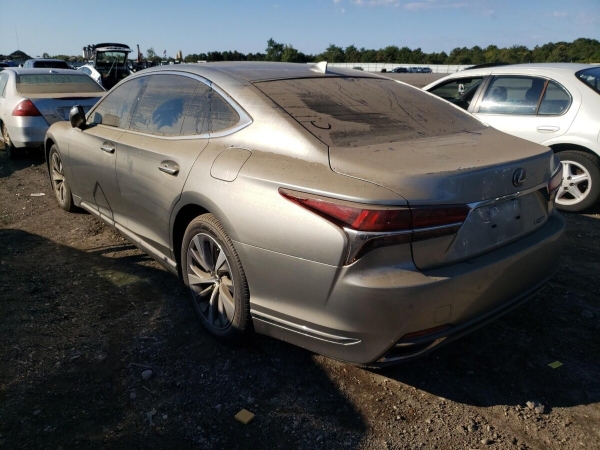 «Теперь только на запчасти». Белорус купил в Америке «биток», но восстановить его не смог «Теперь только на запчасти». Белорус купил в Америке «биток», но восстановить его не смог