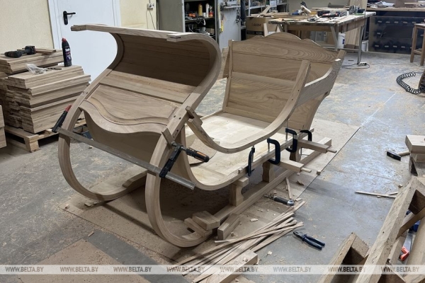 Как пинские мастера изготовили эксклюзивный подарок Президенту Как пинские мастера изготовили эксклюзивный подарок Президенту