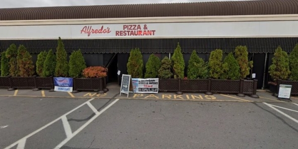 Мужчина оставил $3000 чаевых за обед стоимостью $13. На этом история не закончилась Мужчина оставил $3000 чаевых за обед стоимостью $13. На этом история не закончилась