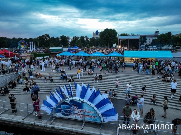 Праздник к 45-летию Ленинского района. Смотрите, как сегодня гулял Брест Праздник к 45-летию Ленинского района. Смотрите, как сегодня гулял Брест