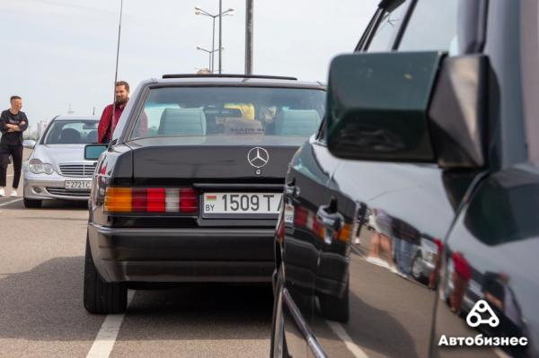 «Нет года выпуска, есть состояние». В Беларуси владельцы старых Mercedes собрались на большую встречу «Нет года выпуска, есть состояние». В Беларуси владельцы старых Mercedes собрались на большую встречу