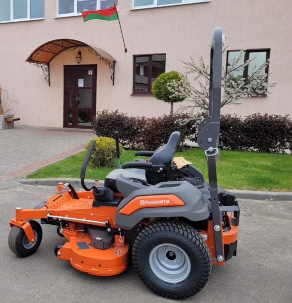 Брестский «Коммунальник» пополнился двумя новыми газонокосилками Брестский «Коммунальник» пополнился двумя новыми газонокосилками