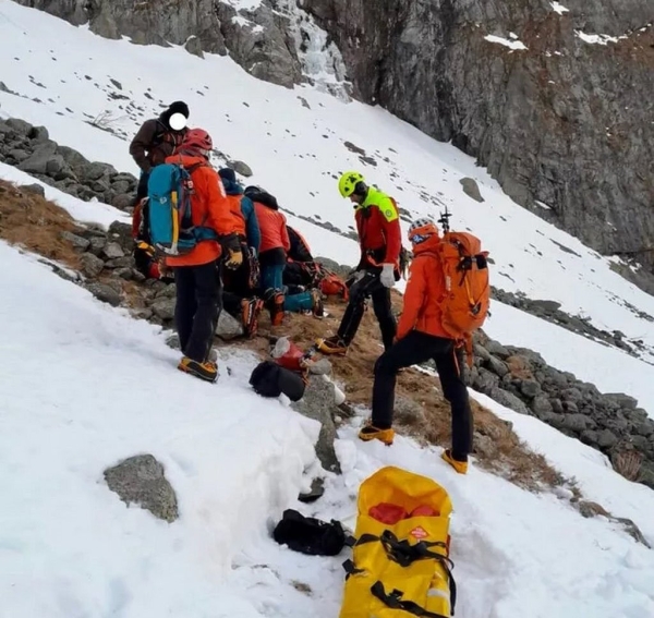 В Польше спасли белоруса, пролетевшего по склону горы около 300 метров В Польше спасли белоруса, пролетевшего по склону горы около 300 метров